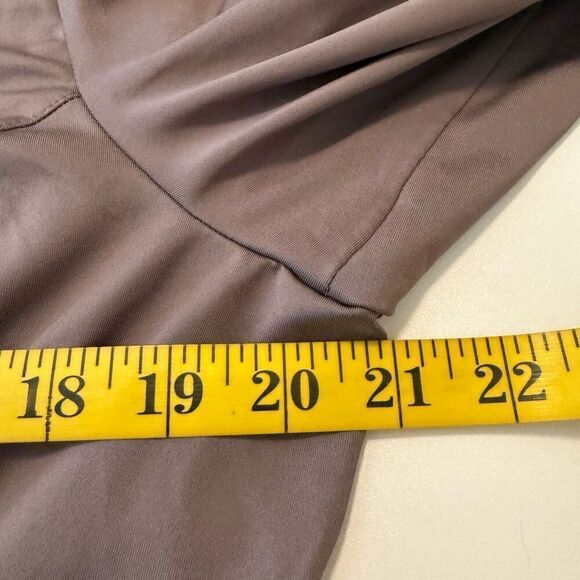 Athleta Mushroom Half Zip Long Sleeve Top Size XL Athletic, Gym, Hiking, Layers - Picture 9 of 13